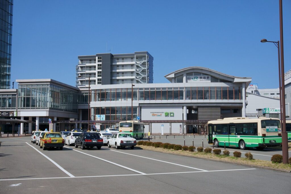 秋田駅東口とバス乗り場