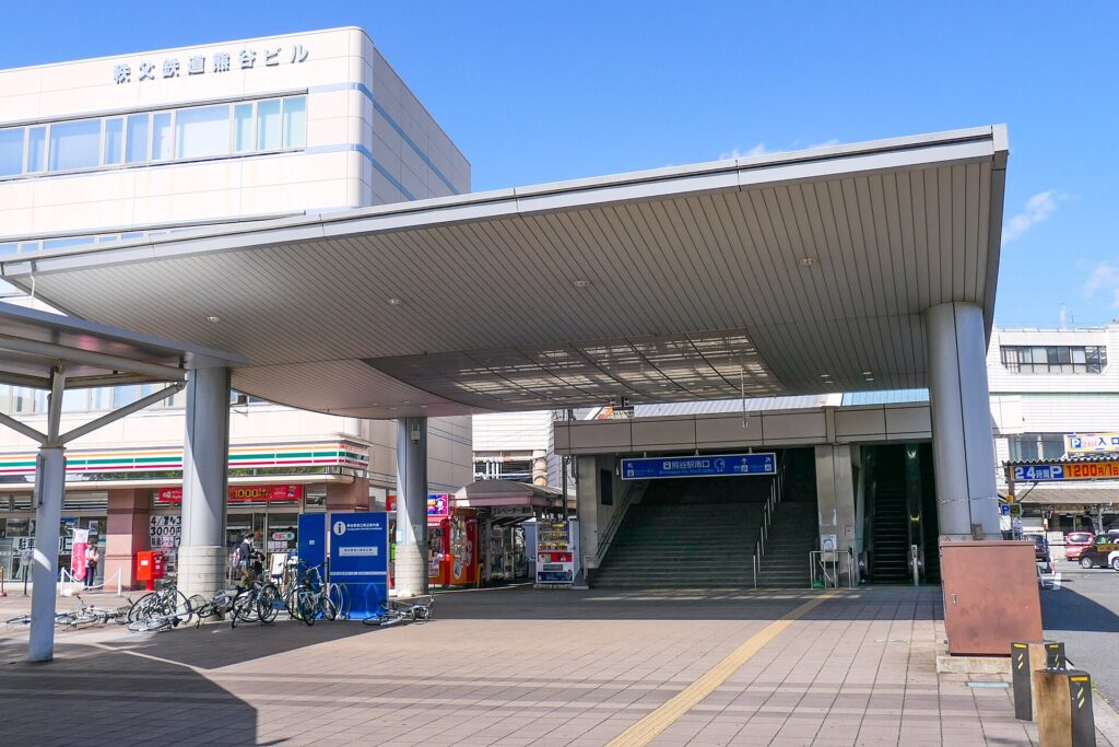 熊谷駅南口の駅舎と広場